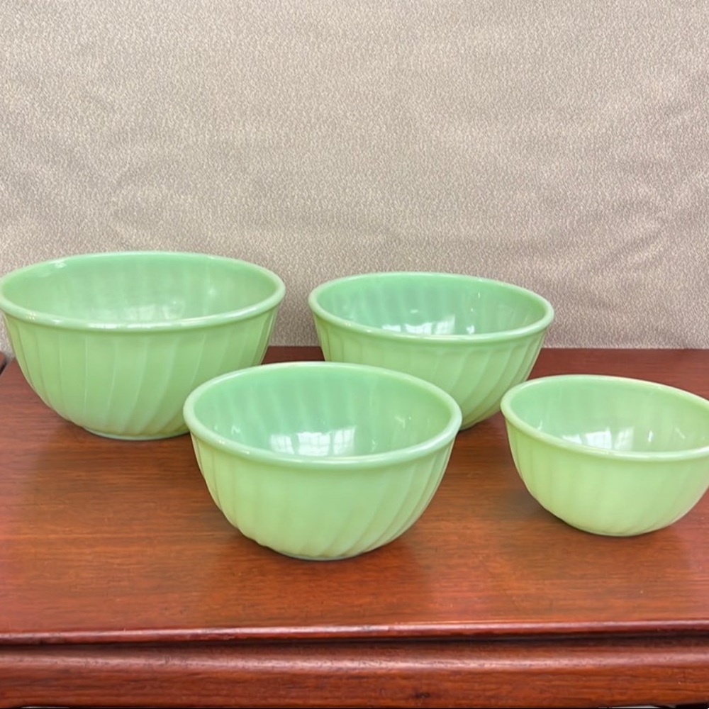 Fire King Jadeite Complete Swirl Mixing Bowl Set of 4 – Anchor Hocking – Firm - Picture 2 of 11
